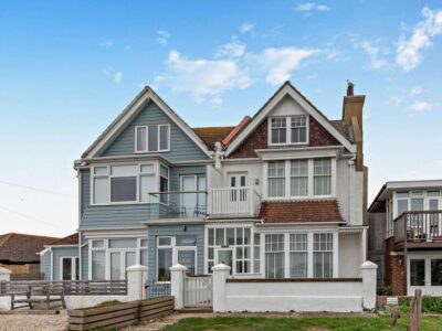 Pevensey Bay large luxury beachfront cottage