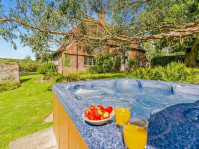 Sussex large luxury cottage with hot tub