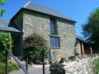 Salcombe cottage for small families or couples