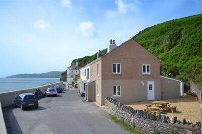 Beesands pet friendly self catering sleeps 6