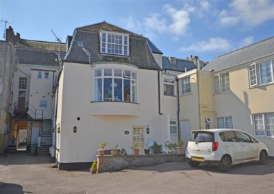 Lyme Regis pet friendly holiday apartment