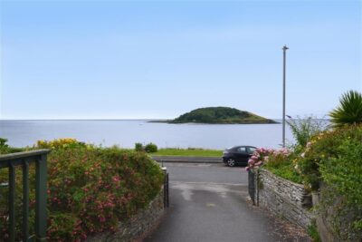 Looe dog friendly seafront bungalow