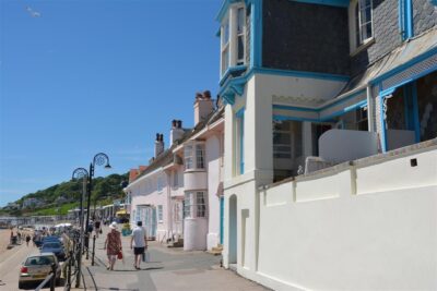 Lyme Regis seafront holiday home sleeps 6