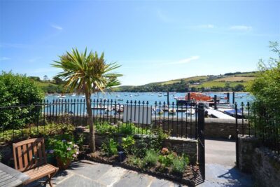 Salcombe luxury coastal cottage sleeps 6