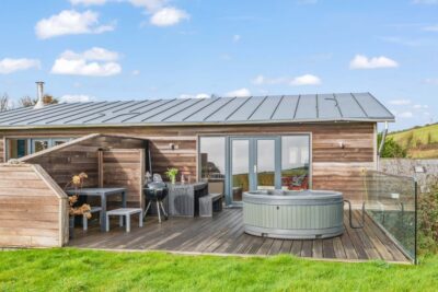 Luxury lodge with hot tub and sea views