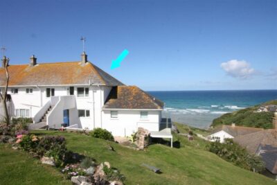 Beachside holiday apartment with sea views