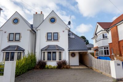 Contemporary four bedroom holiday home