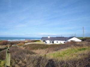 Dog friendly cottage with direct beach access