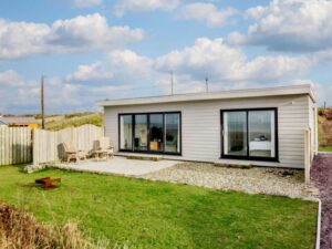 Stylish beachfront cabin for couples