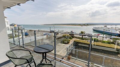 Sandbanks child friendly holiday flat