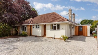 Poole pet friendly bungalow sleeps 6