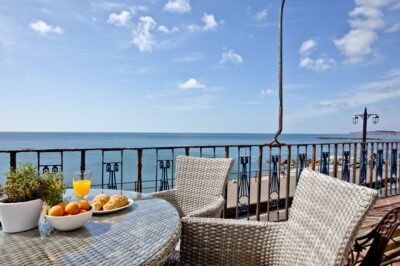 Elegant luxury seafront house sleeps 6