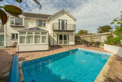 Cornwall cottage with pool sleeps 8