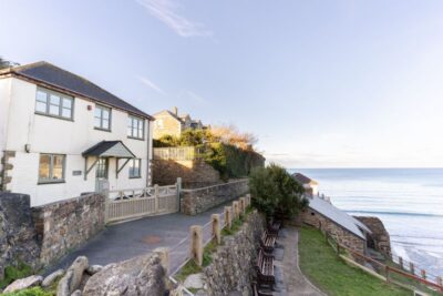 St Agnes beachfront cottage pets welcome