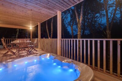 Exeter self catering hot tub lodge sleeps 4