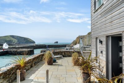 Portreath luxury harbour front cottage