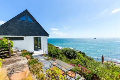 Coverack beach cottage sleeps 6