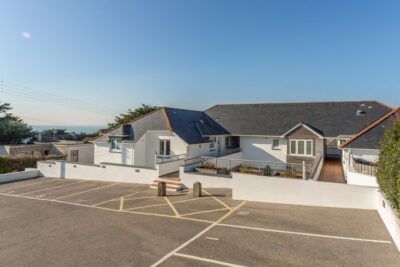 Contemporary coastal retreat sleeps 6