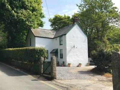 Porthpean beach cottage sleeps 6