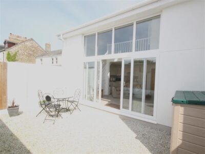 Newquay budget pet friendly for 4 guests