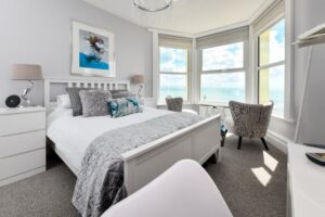 Dog friendly beachfront apartment sleeps 6