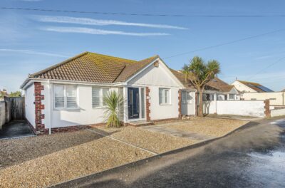 Bracklesham Bay family cottage sleeps 7