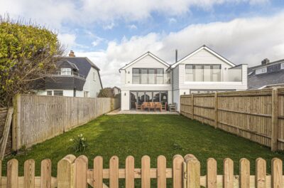 East Wittering beachfront cottage sleeps 8