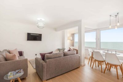 Bracklesham Bay beachfront apartment sleeps 4