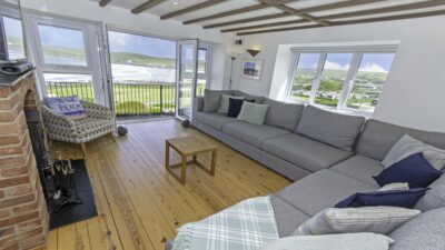 North Devon beachside cottage sleeps 8