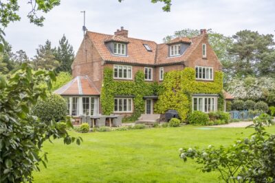 Detached six bedroom holiday home