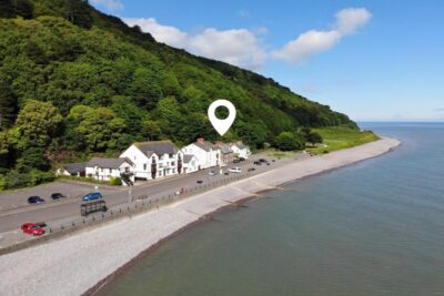 Minehead dog friendly seafront cottage sleeps 7