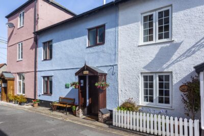 Watchet budget seaside cottage sleeps 4