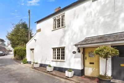 Dog friendly coastal cottage sleeps 4