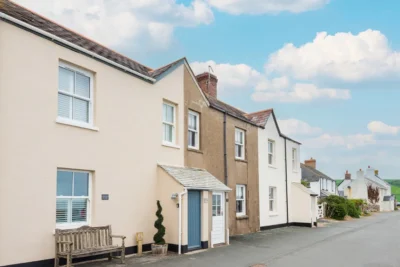 Beesands modern seafront cottage sleeps 4