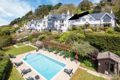 Salcombe apartment with shared pool