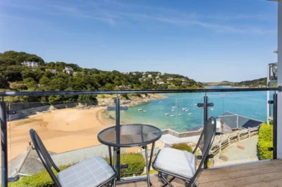 Salcombe seaside apartment with parking