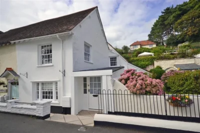 Minehead pet friendly coastal cottage