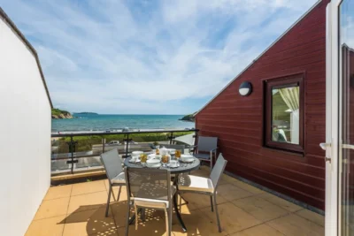 Maenporth holiday apartment by the sea