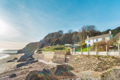 Torcross beachfront cottage sleeps 5