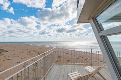 Dungeness beachfront pet friendly cottage