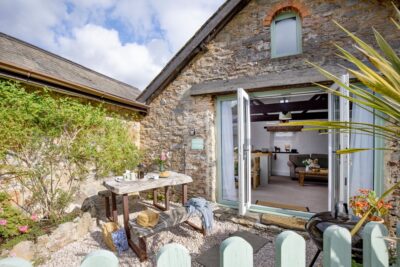 Modern stone cottage with pets welcome