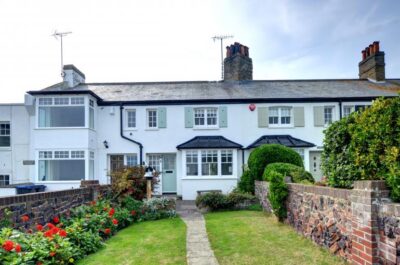 Kingsgate Bay beach cottage with parking