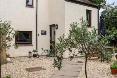 Pet friendly two bed cottage with parking