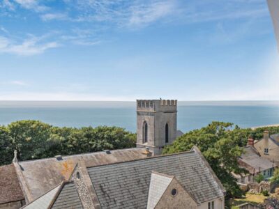 Family cottage with beach and sea views