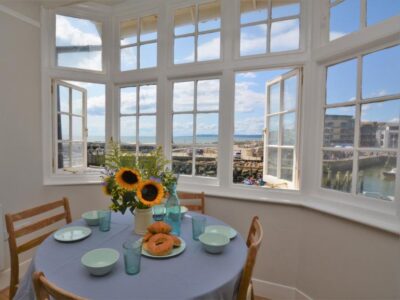 Couples harbour view apartment by the sea