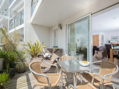 2 bed holiday apartment in St Ives sleeps 4