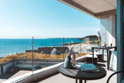 Five star apartment overlooking the beach