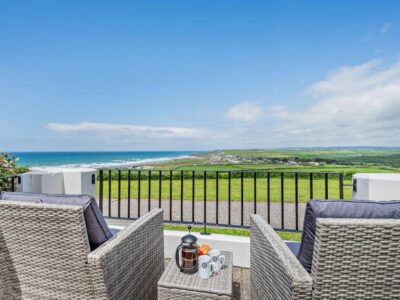 Widemouth Bay cottage with shared pool