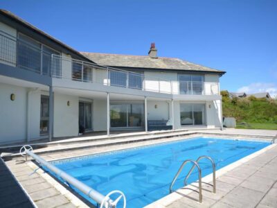 Crackington Haven beach house with pool