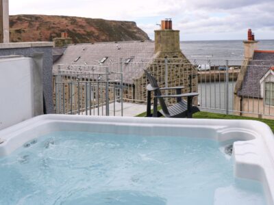 Gardenstown hot tub cottage with sea views